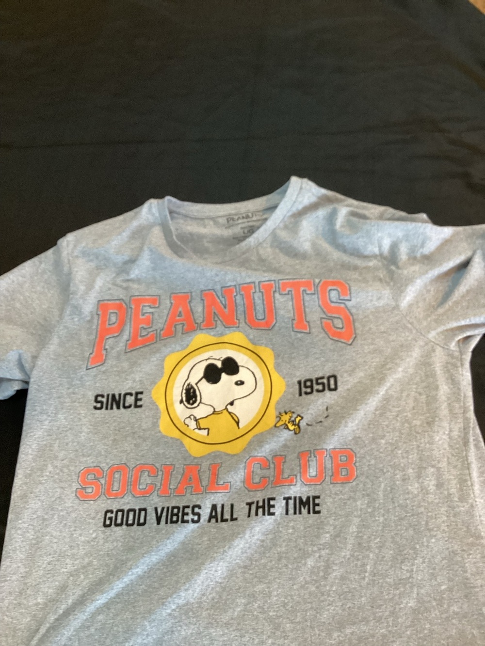 Peanuts ,Color Gray ,Tshirt,Size Extra Large